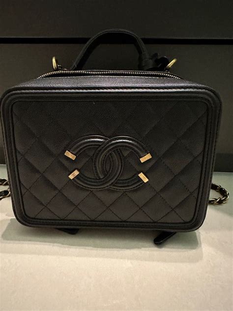 chanel vanity case 21cm 價錢|Vanity case, Lambskin & lacquered metal, white .